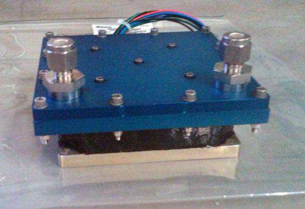 thermoelectric liquid chiller assembly for space application